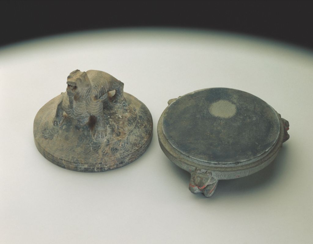 图片[1]-Three bear foot inkstone-China Archive